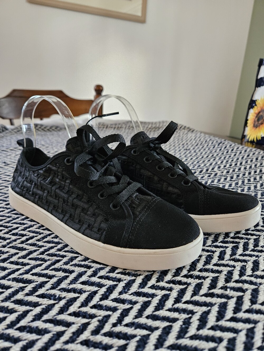 KOOLABURRA by Ugg Black Woven Pattern Canvas SkateSneakers: Women's Size 9.5